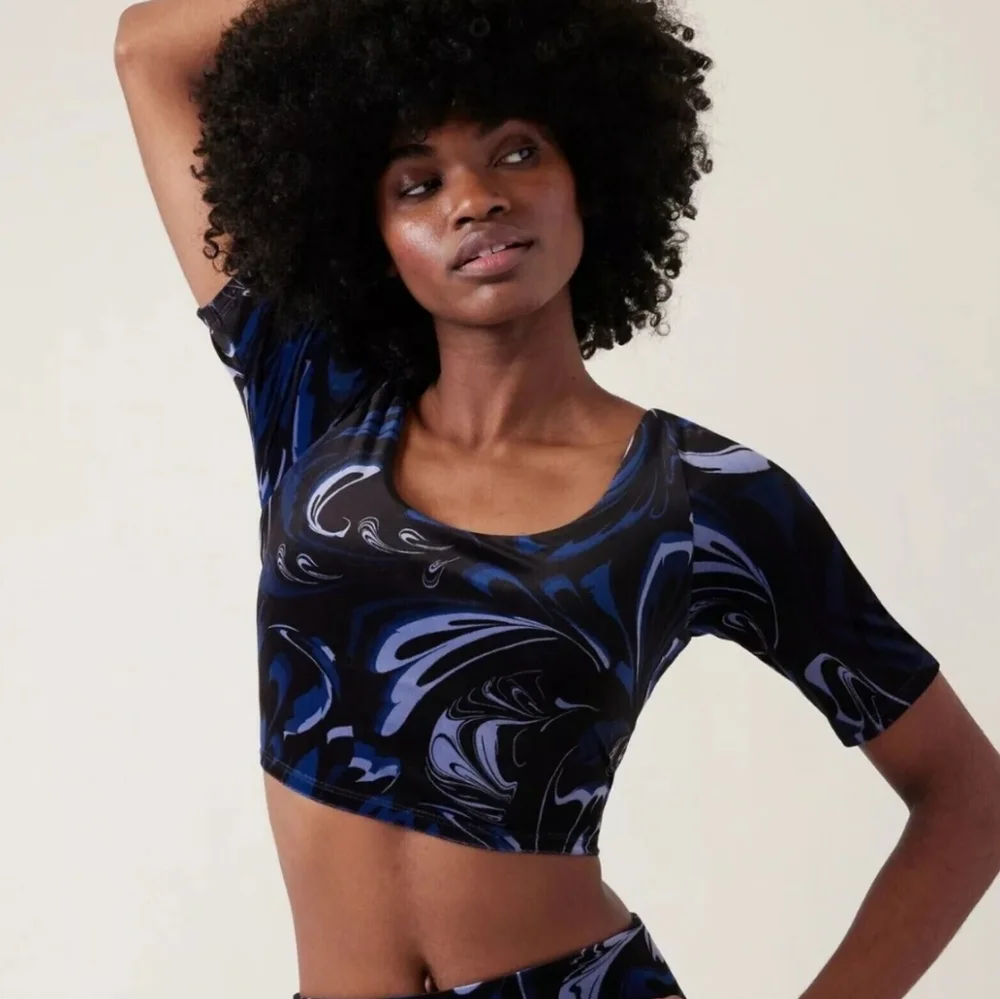 Athleta Exhilerate Velvet Crop Top Size Large Blue - Picture 2 of 12